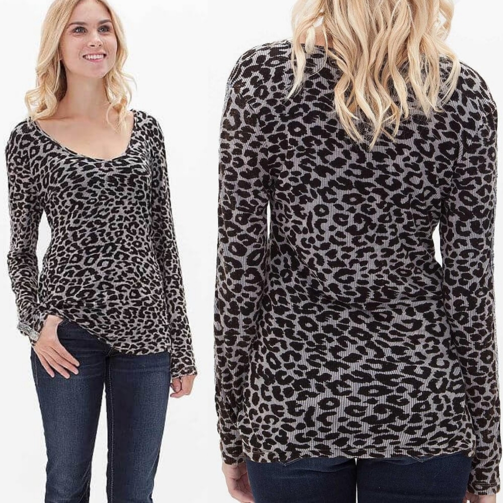 Buckle Gimmicks Ribbed Leopard Print Long Sleeve